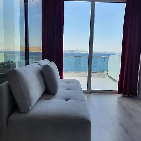 Aloha Hotel 3*