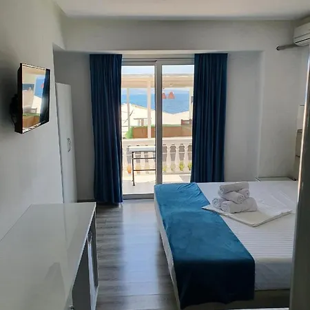 Aloha Hotel 3*